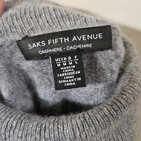 Saks Fifth Avenue Women's 100% Cashmere Turtleneck Sweater Size M Gray Neutral - Picture 3 of 7